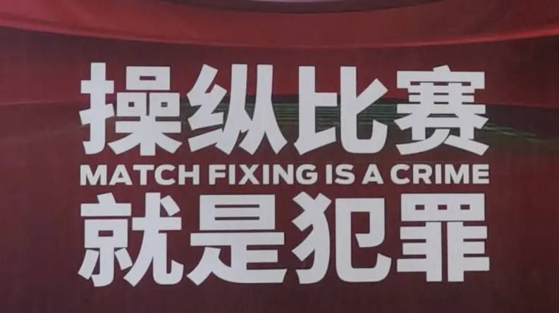 男生扒开女生屁股用力插